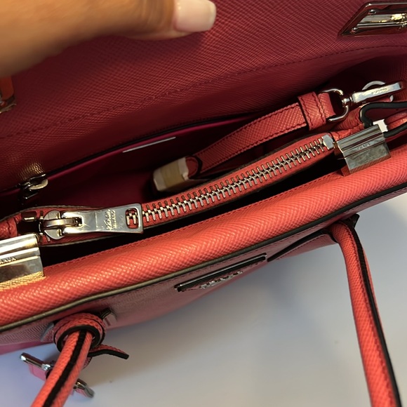 Prada Turnlock Cuir Twin Convertible Tote Saffiano Leather Medium